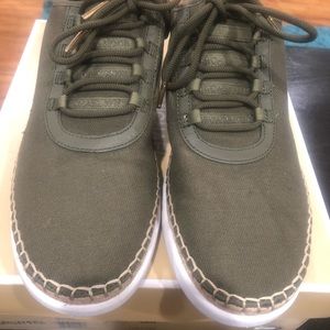 Comfortable casual tennis shoes.